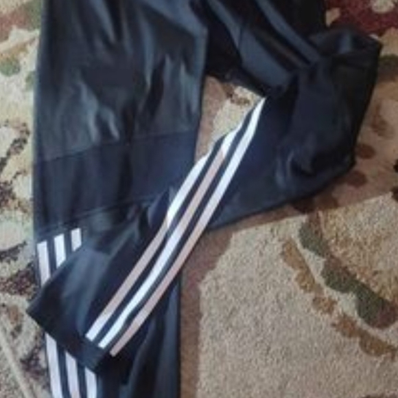 Women's athletic apparel - Picture 9 of 9